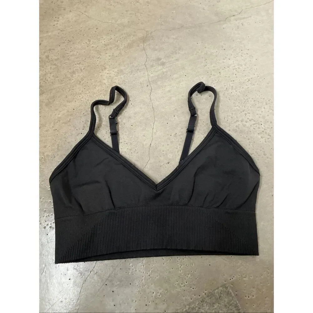 Lululemon Seamless Sports Bra | 6 in Black